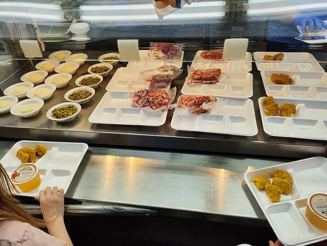 中国美食后回国面对白人饭简直生不如死米乐m6登录入口首批免签来华老外尝过(图5)