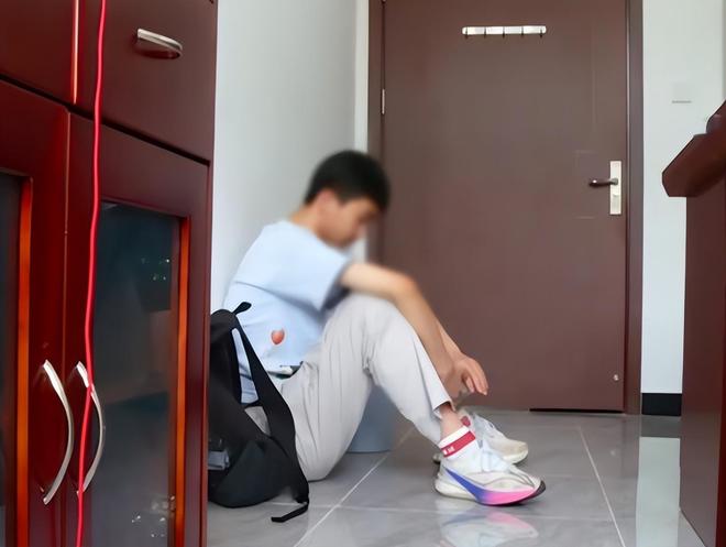 才明白被父母赶出家门的小凯不冤看到玻璃娃娃621分感动全网(图13)
