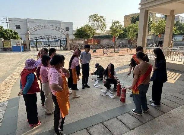 共筑平安“夕阳红”净峰消防宣讲进养老院